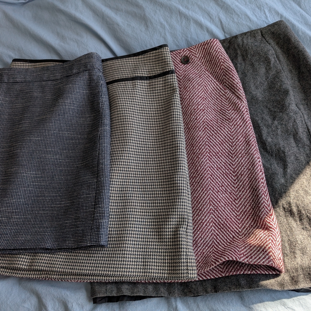 Lot with four short skirts